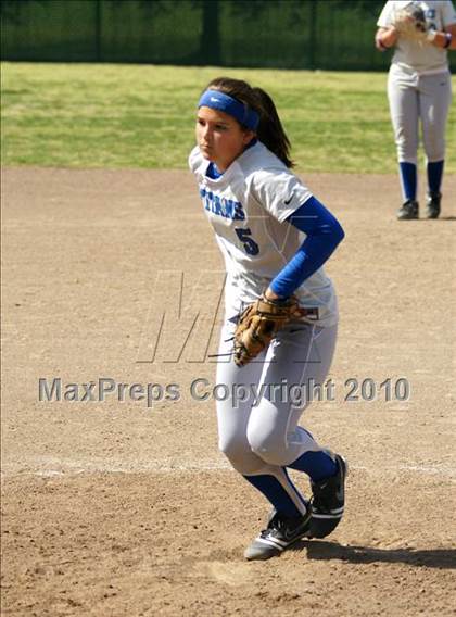 Thumbnail 3 in Frontier vs. Clovis North photogallery.