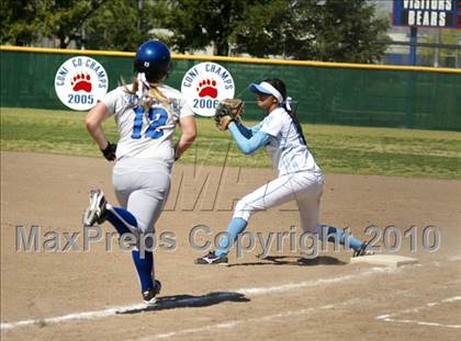 Thumbnail 2 in Frontier vs. Clovis North photogallery.