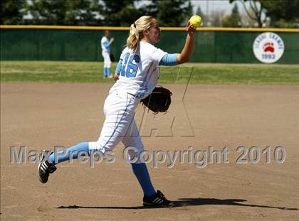 Thumbnail 2 in Frontier vs. Clovis North photogallery.
