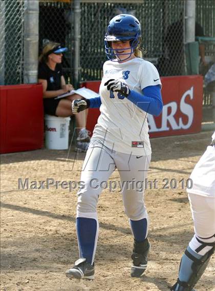 Thumbnail 2 in Frontier vs. Clovis North photogallery.