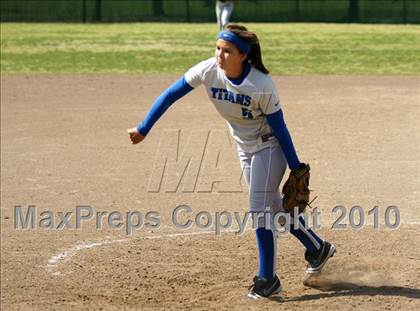 Thumbnail 2 in Frontier vs. Clovis North photogallery.