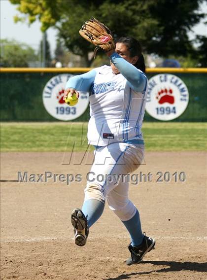 Thumbnail 3 in Frontier vs. Clovis North photogallery.