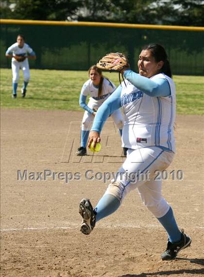 Thumbnail 2 in Frontier vs. Clovis North photogallery.