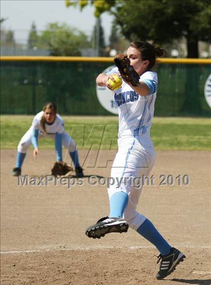 Thumbnail 2 in Frontier vs. Clovis North photogallery.