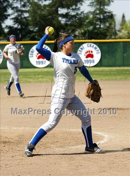 Thumbnail 3 in Frontier vs. Clovis North photogallery.