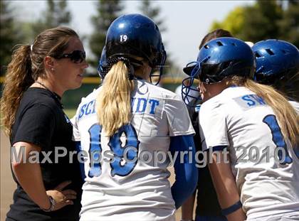 Thumbnail 3 in Frontier vs. Clovis North photogallery.