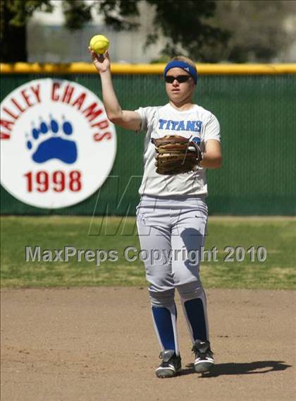 Thumbnail 3 in Frontier vs. Clovis North photogallery.
