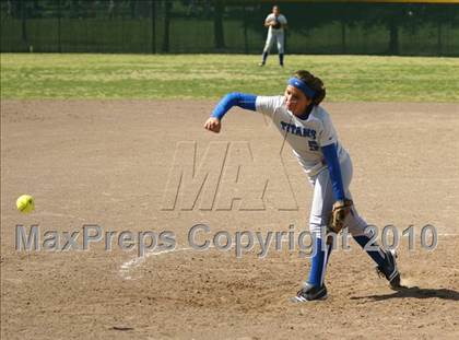 Thumbnail 3 in Frontier vs. Clovis North photogallery.