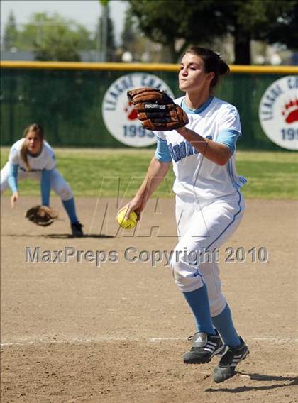 Thumbnail 1 in Frontier vs. Clovis North photogallery.