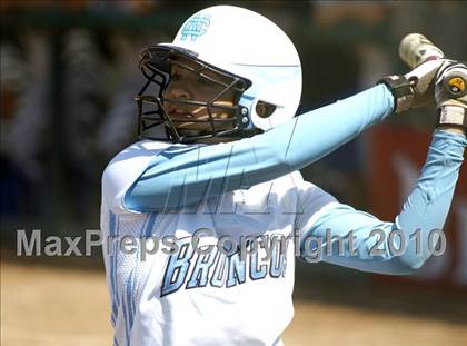 Thumbnail 3 in Frontier vs. Clovis North photogallery.
