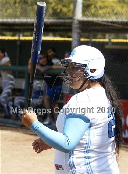 Thumbnail 3 in Frontier vs. Clovis North photogallery.