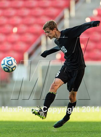 Thumbnail 1 in Riverton vs. Fremont (UHSAA 5A Final) photogallery.