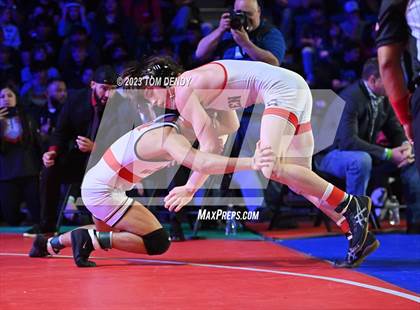 Thumbnail 1 in UIL 6A State Championships 106 lbv- 150 lb Finals photogallery.