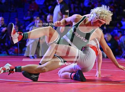 Thumbnail 1 in UIL 6A State Championships 106 lbv- 150 lb Finals photogallery.