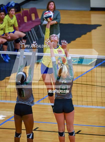 Thumbnail 1 in Reagan [Ronald] vs Clemens (NEISD Volleyball Tournament) photogallery.