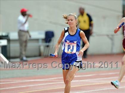 Thumbnail 3 in 117th Penn Relays (Girls 4x400m Events 126-128) photogallery.