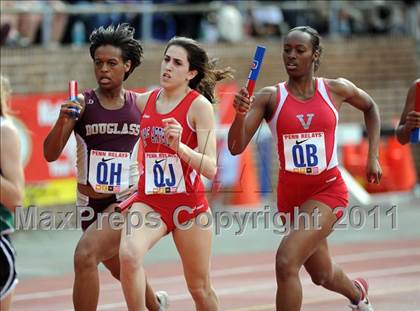 Thumbnail 1 in 117th Penn Relays (Girls 4x400m Events 126-128) photogallery.
