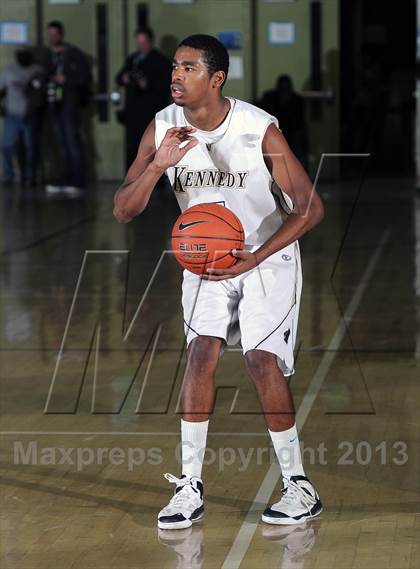 Thumbnail 2 in Kennedy vs. Gardena (CIF LA City Section D2 Final) photogallery.