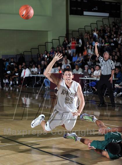Thumbnail 3 in Kennedy vs. Gardena (CIF LA City Section D2 Final) photogallery.