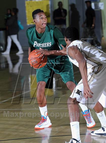 Thumbnail 2 in Kennedy vs. Gardena (CIF LA City Section D2 Final) photogallery.