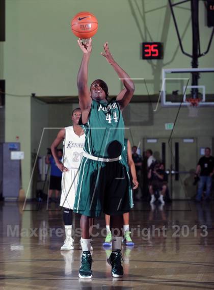 Thumbnail 2 in Kennedy vs. Gardena (CIF LA City Section D2 Final) photogallery.