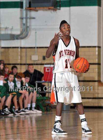 Thumbnail 2 in Mt. Vernon vs. Mattoon (Salem Invitational Tournament) photogallery.