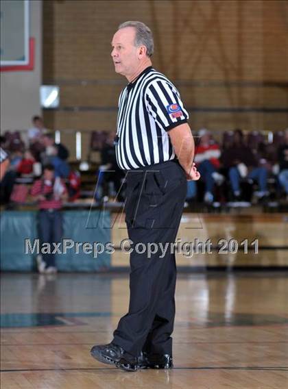 Thumbnail 3 in Mt. Vernon vs. Mattoon (Salem Invitational Tournament) photogallery.