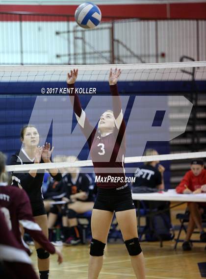 Thumbnail 2 in Mott vs Utica photogallery.