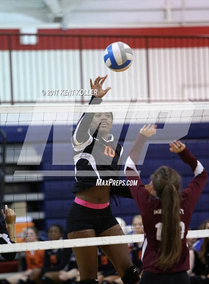 Thumbnail 3 in Mott vs Utica photogallery.