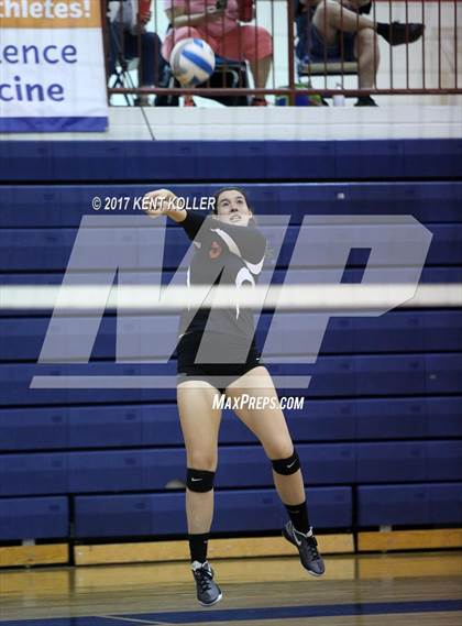 Thumbnail 3 in Mott vs Utica photogallery.