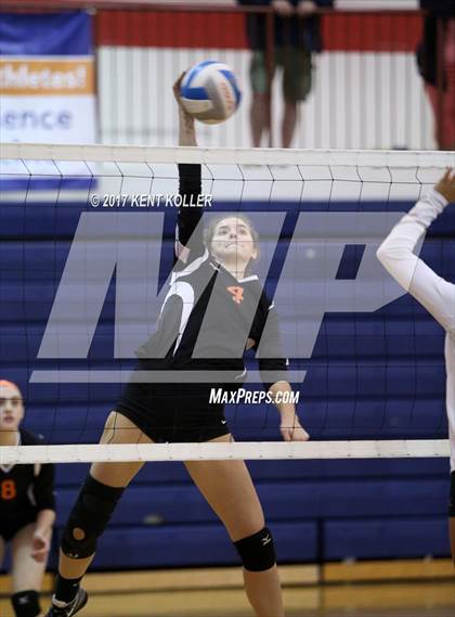 Thumbnail 3 in Mott vs Utica photogallery.