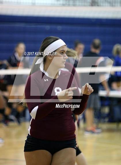 Thumbnail 2 in Mott vs Utica photogallery.