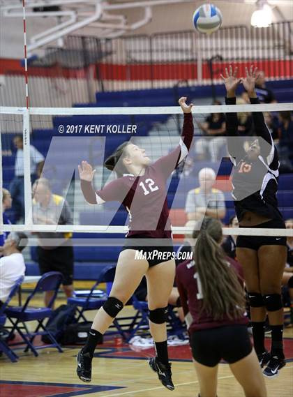Thumbnail 2 in Mott vs Utica photogallery.