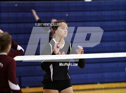 Thumbnail 3 in Mott vs Utica photogallery.