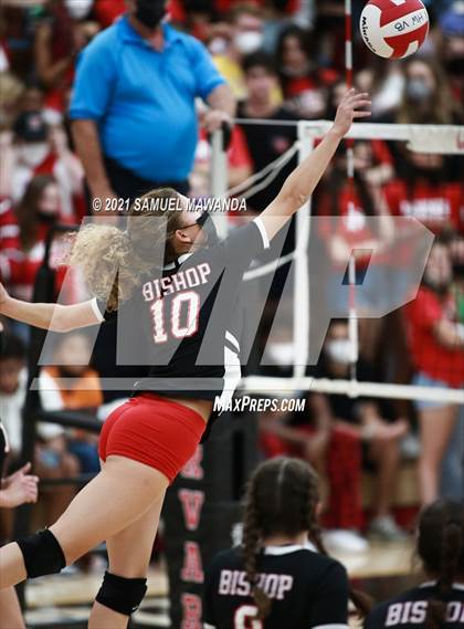 Thumbnail 3 in  Bishop Diego @ Harvard-Westlake photogallery.