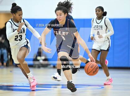 Thumbnail 3 in Archbishop Hoban vs. Ellet (OHSAA D1 District Semifinal) photogallery.