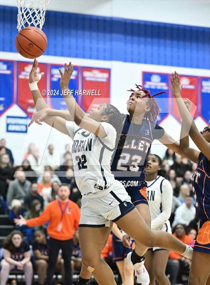 Thumbnail 2 in Archbishop Hoban vs. Ellet (OHSAA D1 District Semifinal) photogallery.
