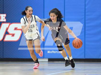 Thumbnail 2 in Archbishop Hoban vs. Ellet (OHSAA D1 District Semifinal) photogallery.