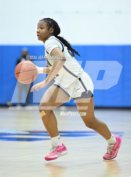 Thumbnail 2 in Archbishop Hoban vs. Ellet (OHSAA D1 District Semifinal) photogallery.