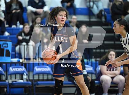 Thumbnail 1 in Archbishop Hoban vs. Ellet (OHSAA D1 District Semifinal) photogallery.