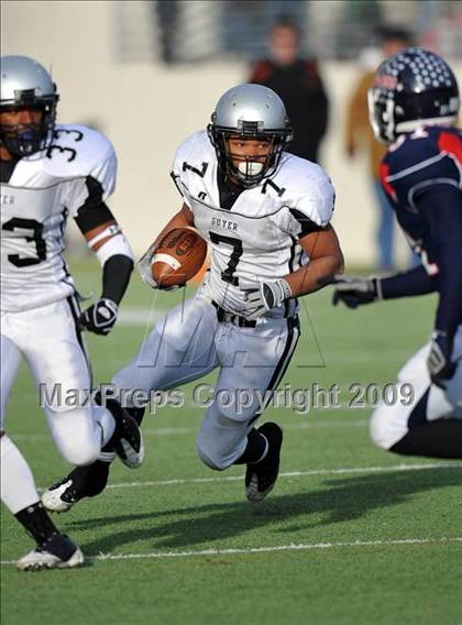 Thumbnail 3 in Ryan vs. Guyer (Texas 4A Region I D1 Final) photogallery.