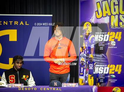 Thumbnail 2 in DeSoto Central Signing Day photogallery.