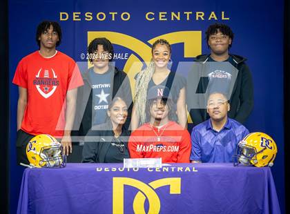 Thumbnail 3 in DeSoto Central Signing Day photogallery.