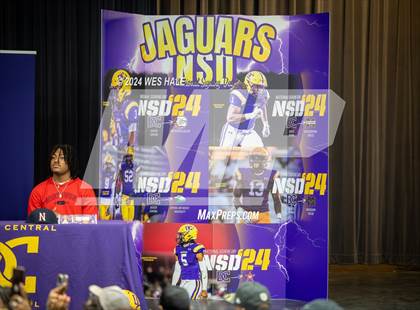 Thumbnail 3 in DeSoto Central Signing Day photogallery.