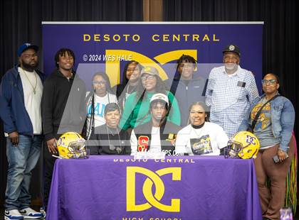 Thumbnail 3 in DeSoto Central Signing Day photogallery.