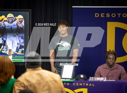 Thumbnail 2 in DeSoto Central Signing Day photogallery.