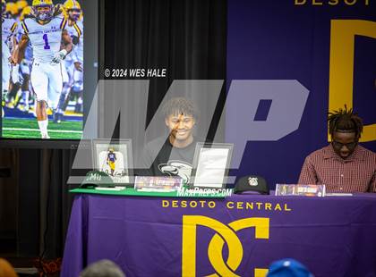 Thumbnail 2 in DeSoto Central Signing Day photogallery.