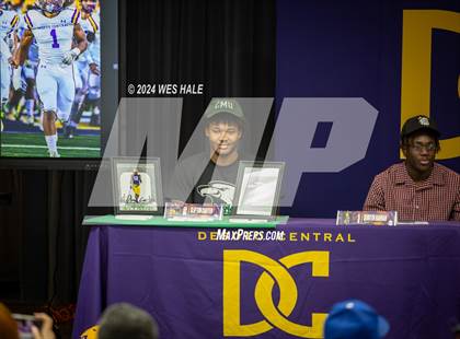 Thumbnail 3 in DeSoto Central Signing Day photogallery.