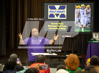Thumbnail 3 in DeSoto Central Signing Day photogallery.