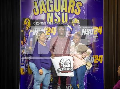 Thumbnail 2 in DeSoto Central Signing Day photogallery.